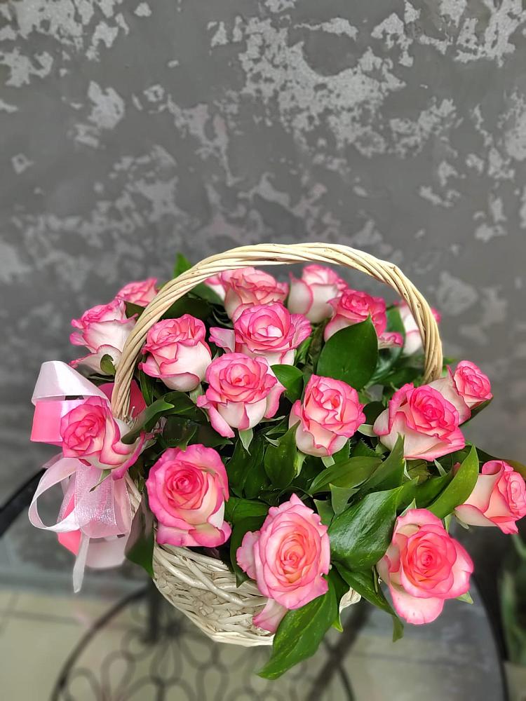 Цветочная композиция из Розы в корзине в Колывани