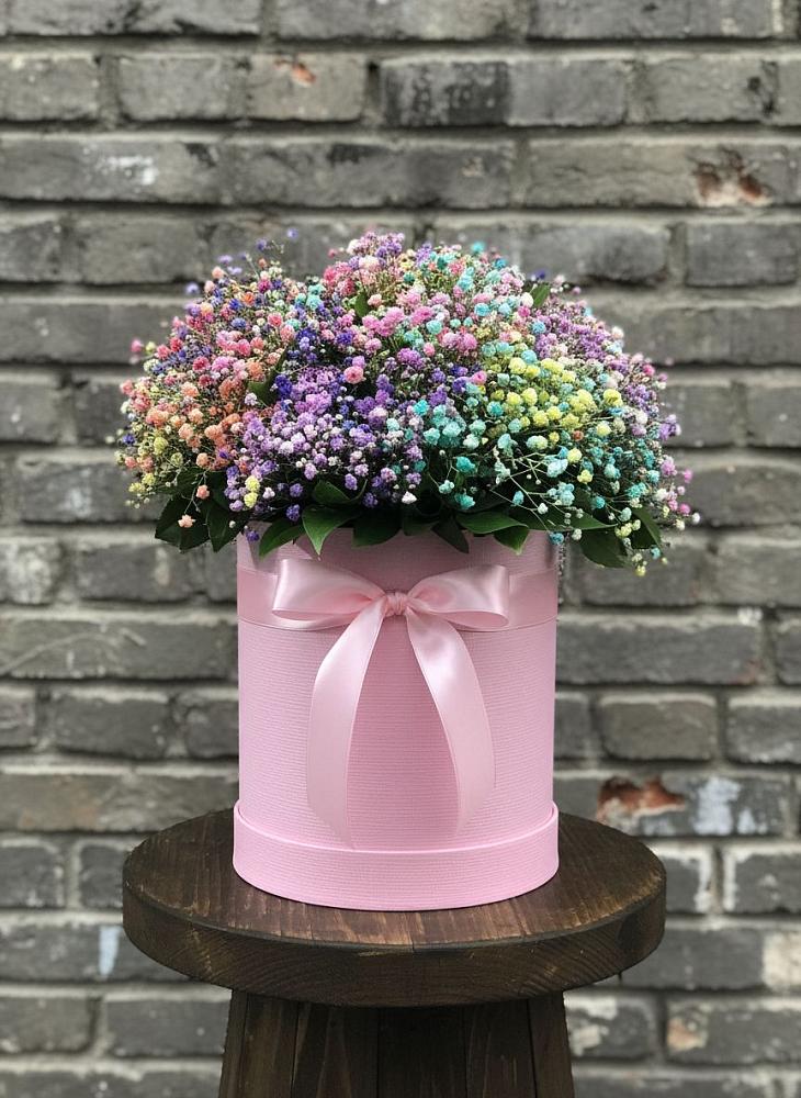 Цветочная композиция из Гипсофила и Розы в шляпной коробке в Колывани