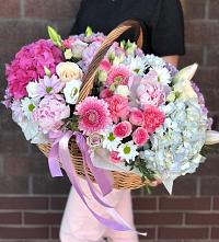 Цветочная композиция из Розы, Хризантемы, Пионы и Лизиантусы в корзине #REPLACE_PRED# Колывани