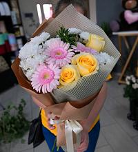 Букет цветов из:  Герберы, Розы и Хризантемы в Колывани