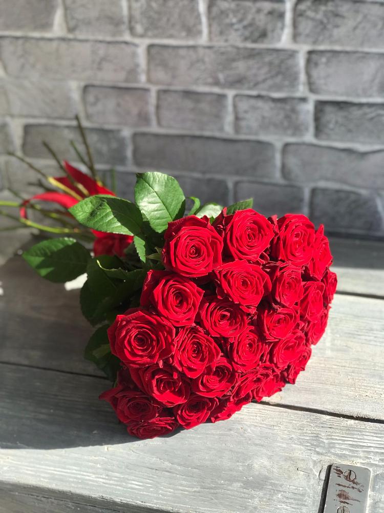 Букет Красные розы Фридом в Колывани