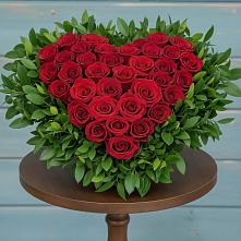 Цветочная композиция из Розы в виде сердца в Колывани