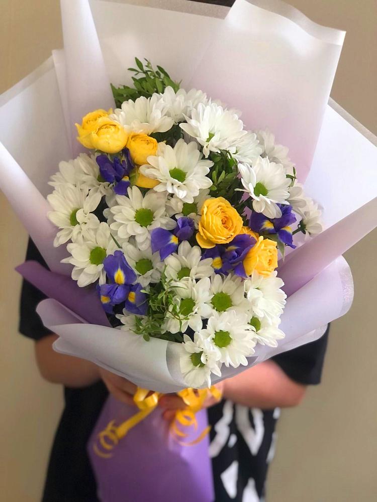 Букет цветов из: Ирисы, Хризантемы и Розы в Колывани