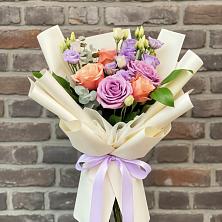 Букет цветов из:  Лизиантусы и Розы в Колывани