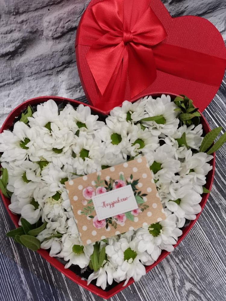 Цветочная композиция из Хризантемы в виде сердца в Колывани