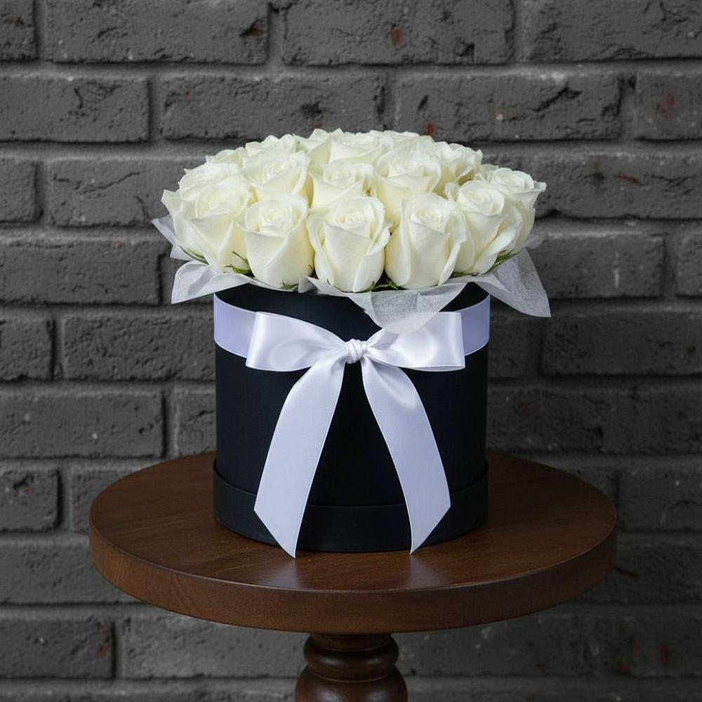 Цветочная композиция из Розы в шляпной коробке в Колывани