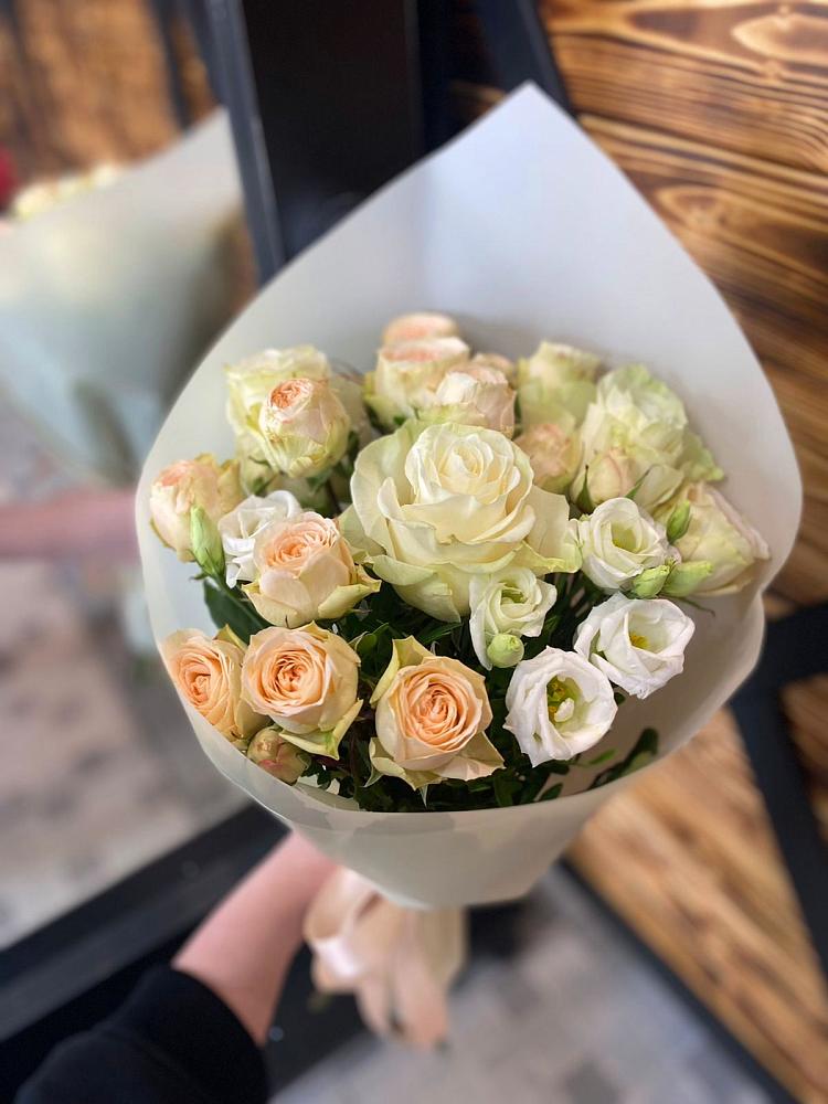 Букет цветов из: Розы и Лизиантусы в Колывани