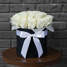 Цветочная композиция из Розы в шляпной коробке в Колывани